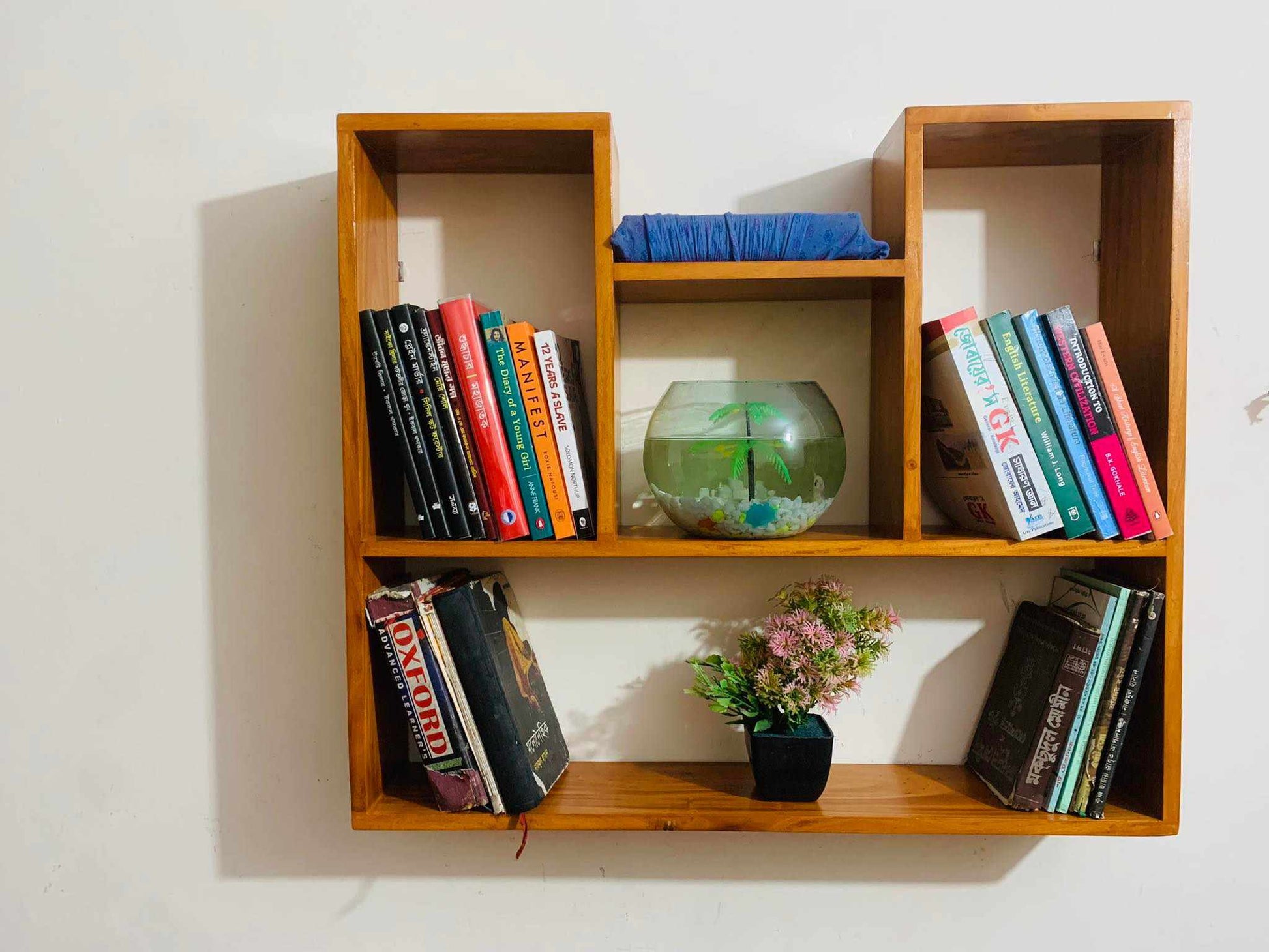 Modern wooden wall mount bookcase / Wall shelf